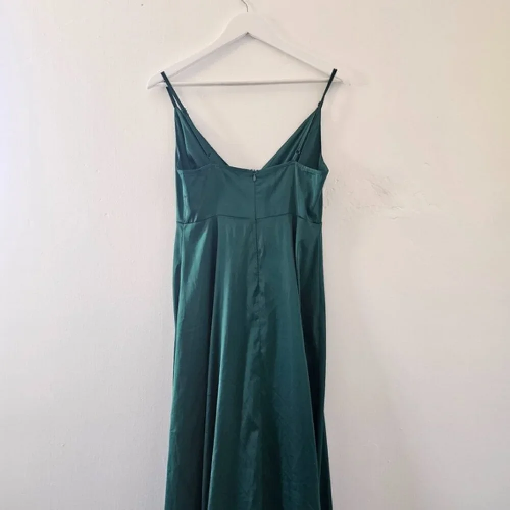 Elegant Green Adjustable Strap Maxi Dress - Picture 7 of 9